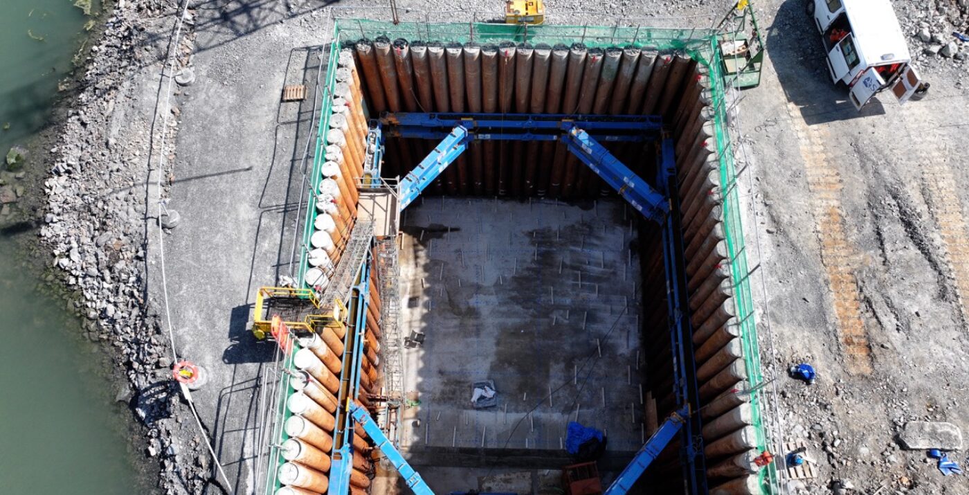 Construction of the Narrow Water Bridge connecting Northern Ireland and the Republic of Ireland