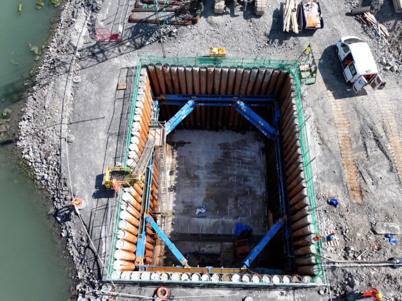 Construction of the Narrow Water Bridge connecting Northern Ireland and the Republic of Ireland