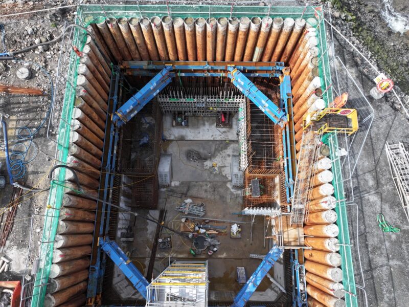 Construction of the Narrow Water Bridge connecting Northern Ireland and the Republic of Ireland